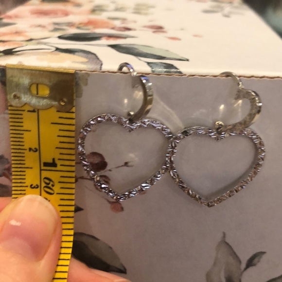 Heart silver drop earrings - Picture 6 of 8